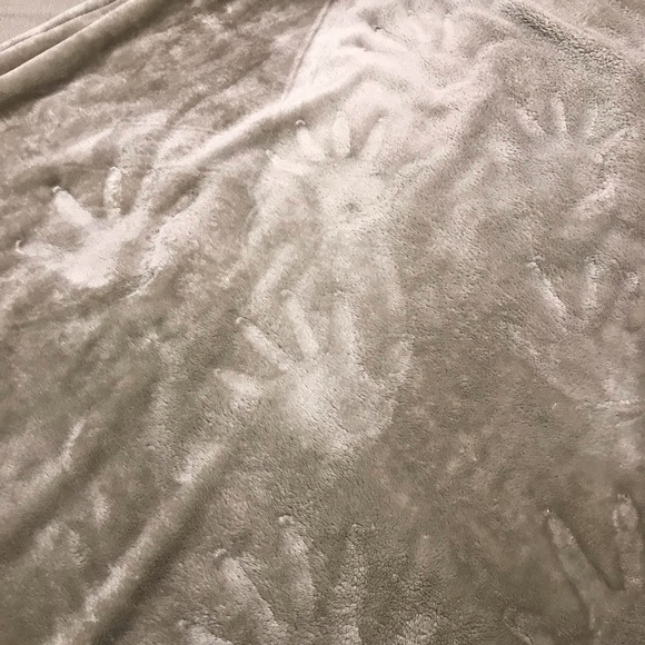 🍁Donated Luxurious champagne plushie blankie🍁 - Picture 5 of 17